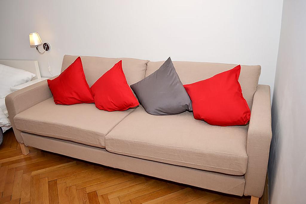 Classic 2bdr By Ruterra * Praag